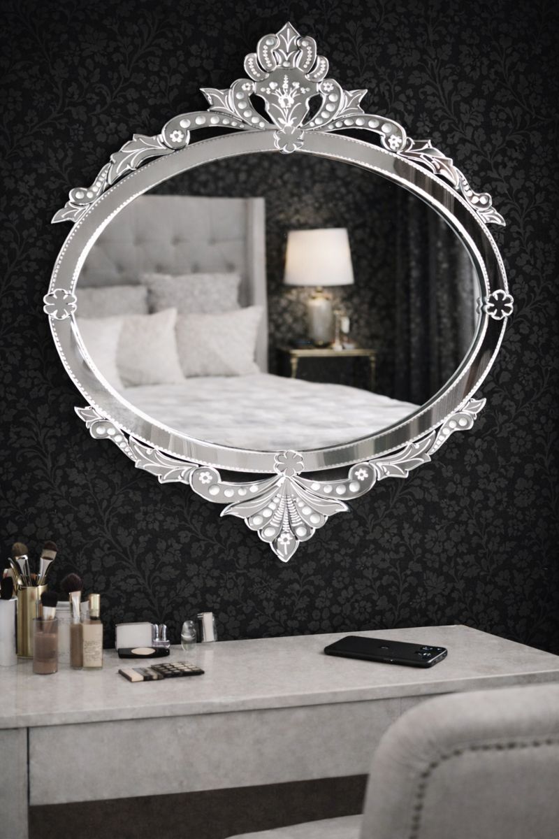 Handmade Silver Glass Oval Venetian Mirror With Etched Design Handmade Silver Glass Oval Venetian Mirror With Etched Design